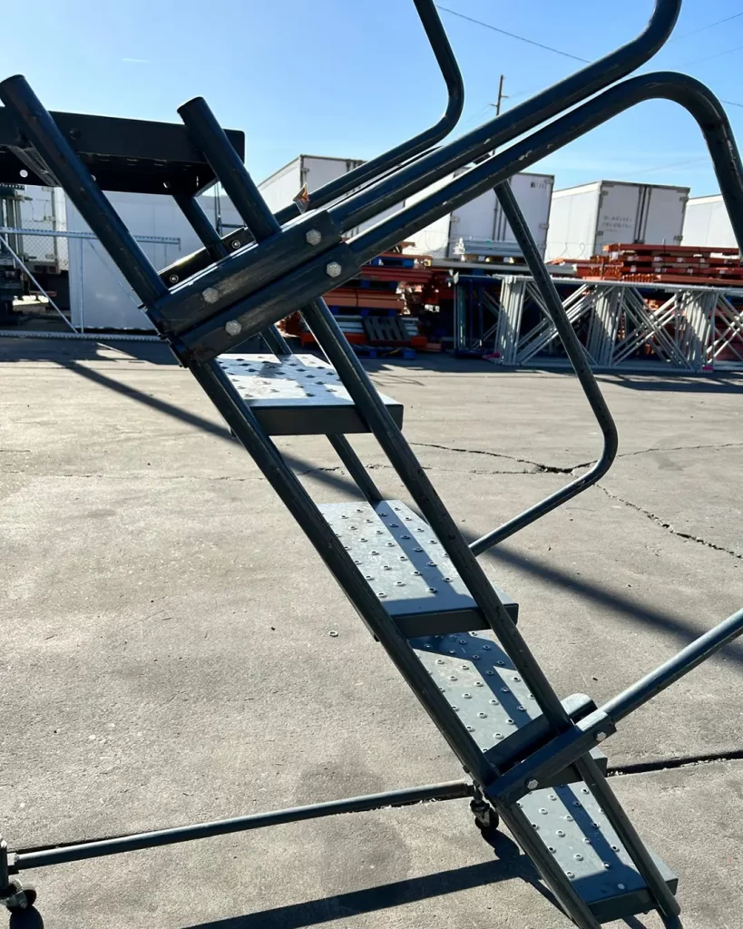 BALLYMORE 5 STEP ROLLING LADDER(2)