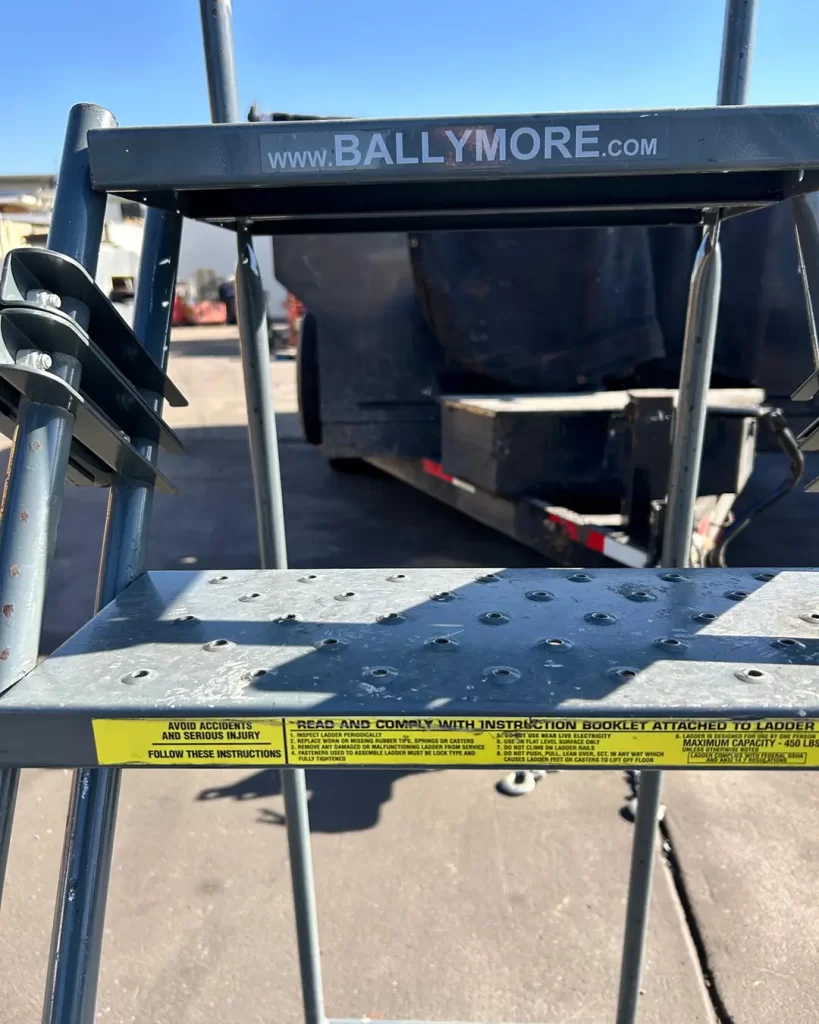 BALLYMORE 5 STEP ROLLING LADDER(9)